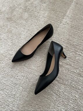 NWOT Stuart Weitzman Black Pointed-Toe Low Kitten Heels